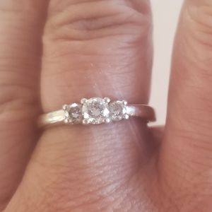 3 stone white gold diamond ring